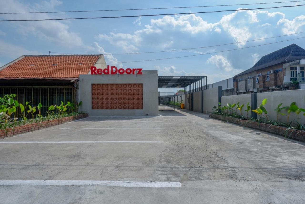 Reddoorz @ Klaten City Hotell Eksteriør bilde