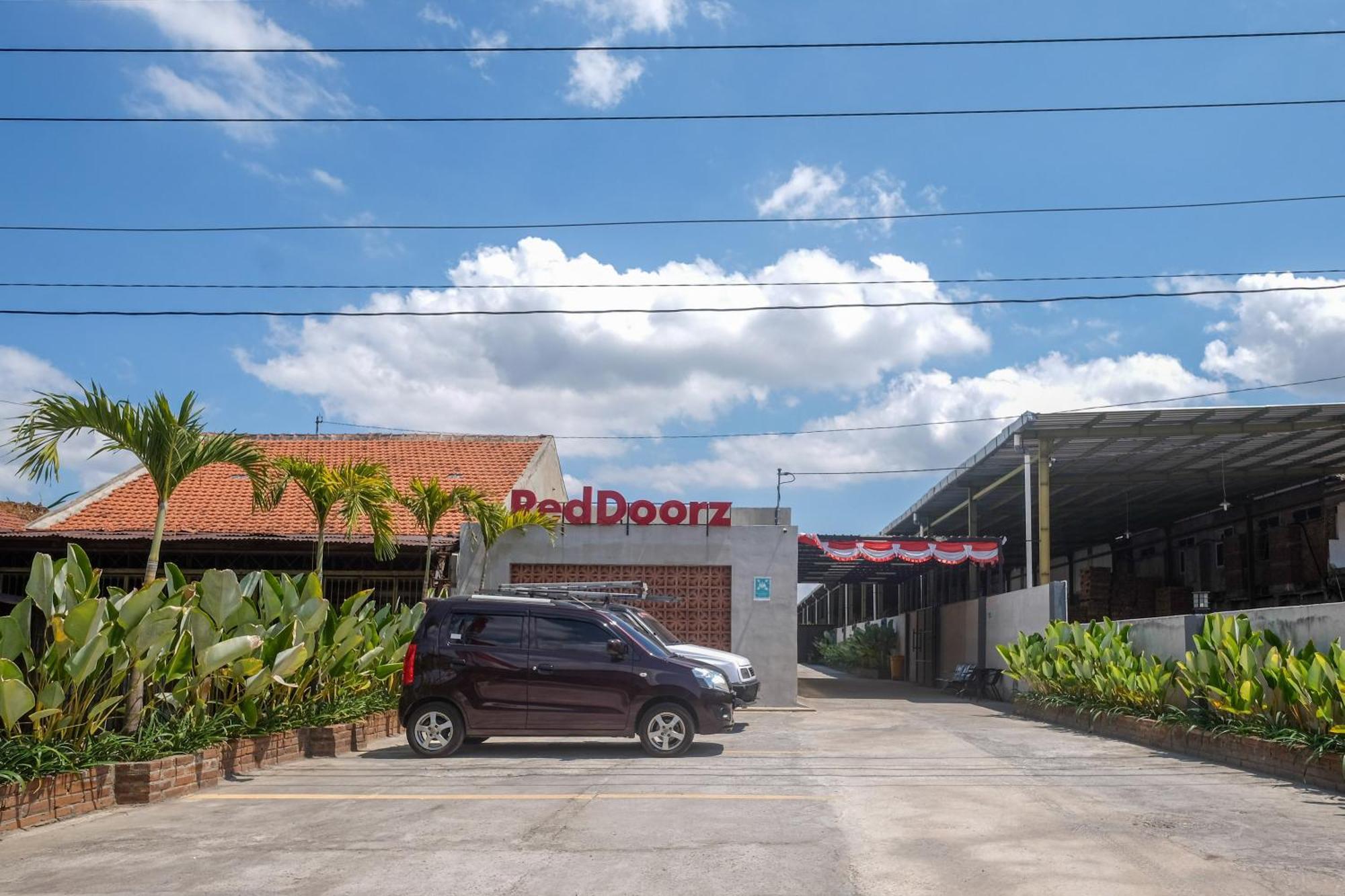 Reddoorz @ Klaten City Hotell Eksteriør bilde